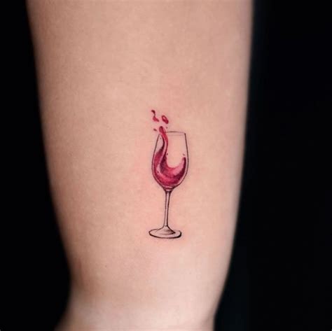 tatuajes de amigas copa de vino|Las 10 mejores ideas e inspiración sobre tatuaje amigas copa de。